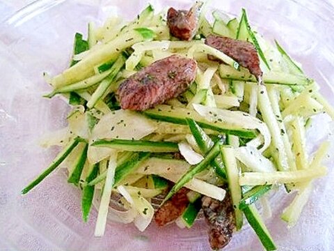 炭焼き地鶏でエスニックなサラダ